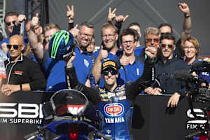 Jubel bei Stefani Manzi und Ten Kate Yamaha