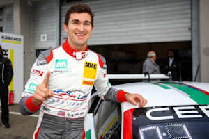 Connor de Phillippi vor dem Audi R8 LMS
