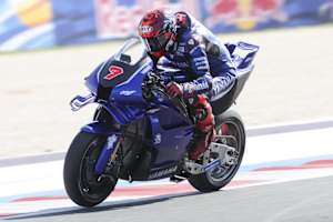 Augusto Fernandez mit der V4-Yamaha in Misano