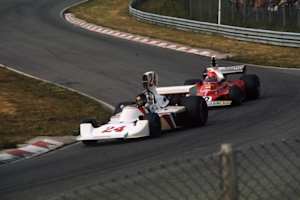 Zandvoort 1975: James Hunt im Hesketh vor Niki Lauda im Ferrari