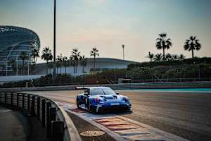 Antares Au, Loek Hartog und Huub van Eijndhoven siegen im Porsche 911 GT3 R