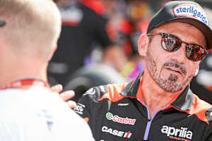 Max Biaggi hofft, dass die Hersteller noch enger zusammenrücken