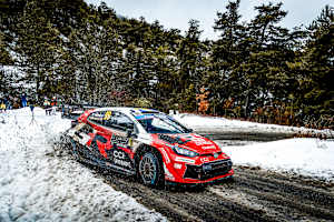 Toyota-Pilot Oliver Solberg trotz Abflug weiter in Führung