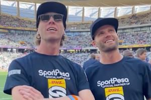 Darryn und Brad Binder bei einem Rugby-Spiel in Kapstadt