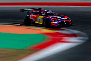 Max Verstappen auf der Strecke in Portimão