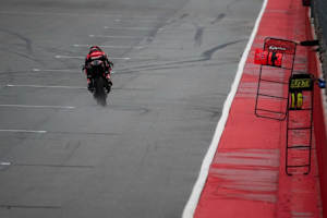 Portimao-Test: Einsame Runden auf nasser Piste