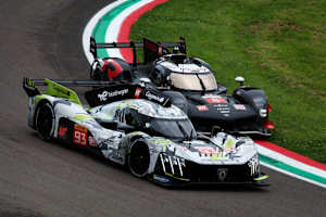 Action in der WEC mit Peugeot 9X8 gegen Toyota