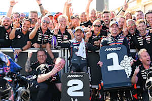 Das siegreiche Aprilia-Werksteam mit Jorge Martin und Marco Bezzecchi