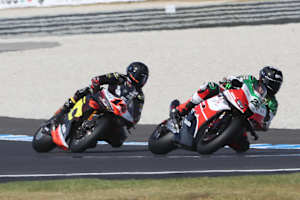 Alex und Sam Lowes sind Zwillingsbrüder und Gegener