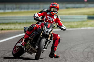 Ducati Hypermotard 698 Mono Nera: Hochwertigste Technik für quer daher