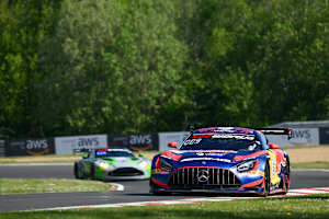 Mercedes-Bestzeit im zweiten Training
