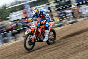Lucas Coenen gewann den ersten MXGP-Lauf in Kegums