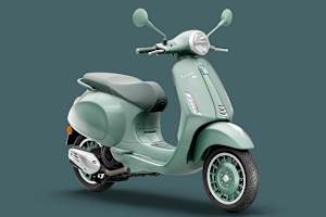 Vespa Primavera 80th: Ikonisches Pastellgrün bis in die letzten Details