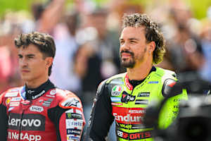 Franco Morbidelli auf dem Sachsenring neben Champion Marc Marquez