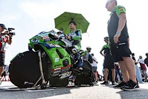 Garrett Gerloff mit Kawasaki-Teamchef Manuel Puccetti