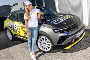 Statt Formel E-Rennwagen:  Flörsch mit dem elektrifizierten Rallye-Opel 