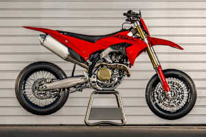 Ducati Desmo450 SM: «Kein Motocross-Motorrad mit kleinen Rädern».