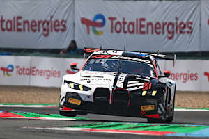 Kelvin van der Linde wirft den WRT BMW auf die Pole-Position