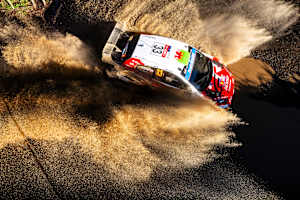 WM-Leader Elfyn Evans im Wasserbad