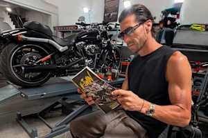 Ruben Xaus steht auf V-Twin