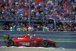 Jean Alesi mit seinem Ferrari 1994 in Monza