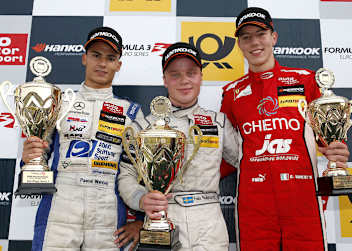 Podest nach Rennen 1: Wehrlein, Rosenqvist, Marciello (von links)