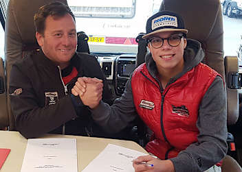 Andreas Kofler mit seinem neuen Teamchef Angel Pina