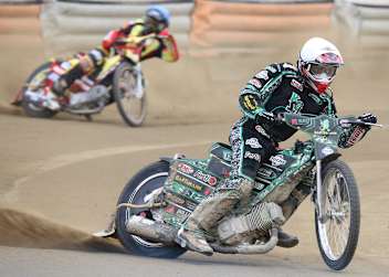 Daniel Spiller vor Lukas Fienhage