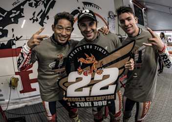 Toni Bou (Mitte) mit seinen Teamkollegen Takahisa Fujinami und Jaime Busto 