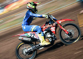 Antonio Cairoli fuhr in Crawfordsville mit gebrochener Hand