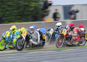 Manuel Meier (rot) ist nicht zufrieden mit EM-Finale