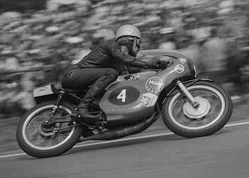 Börje Jansson auf der Maico 125 auf dem Sachsenring 1972: Erster GP-Sieg für die deutsche Marke