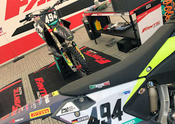 Am Samstag blieben die Motorräder von Werner unter dem Teamzelt stehen