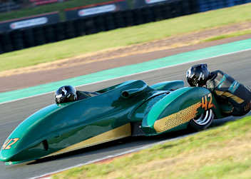 Lennard Göttlich und Lucas Krieg mit der ARS Yamaha im neuen Design