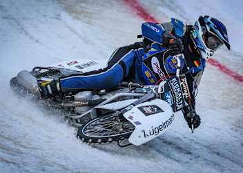 Reinhard Greisel fährt in Inzell mit einer Wildcard