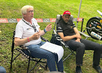 Josef Hukelmann vom DMSB unterstützte die deutschen Teams, hier rechts Markus Venus