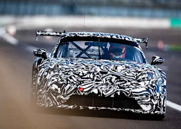 Klaus Bachler bei der Testarbeit auf dem Lausitzring