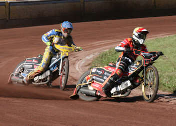 Lukas Fienhage (Cloppenburg) vor Valentin Grobauer (Olching)