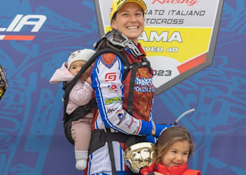 Kiara Fontanesi mit ihren Töchtern