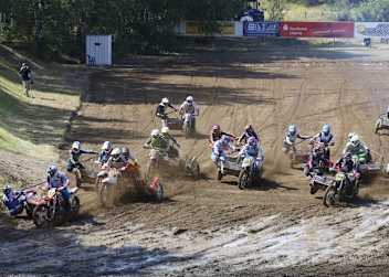 Start mit Fango-Packung: Prümmer/Steegmans (#17), Foden/Weinmann (#10), direkt links dahinter Peter-Hoffmann, Hodges/Mackay (#13), Hengster/Jahn (#914), Erlecke/Freygang (#55)