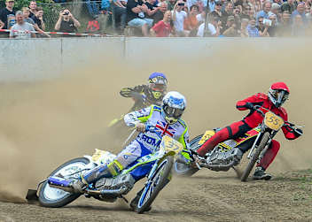 Tom Lamek (55) in Bielefeld hinter Chris Harris (37), links Tero Aarnio