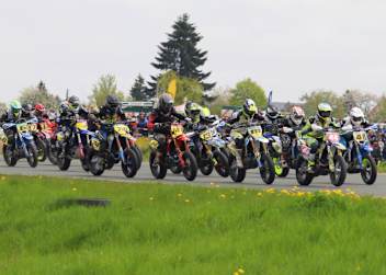 Das Startfeld der Supermoto-DM ist prall gefüllt