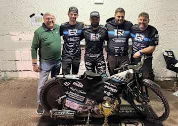 Das Team Riss gewann ungeschlagen