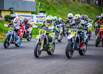 Start in Schaafheim: Deitenbach (44) vor Class (111) und Joannidis (116) 