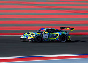 Kunterbunt und schnell: Der Porsche von Tsunami RT