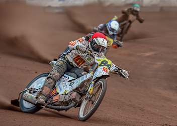 Martin Smolinski (84) vor seinem Sturz beim Grand Prix in Scheeßel