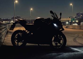 BMW Teaser: Mit diesem Bild kündigt BMW sein Einstieger-Sportbike an