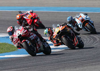 Bagnaia (9.) musste sowohl Binder (#33) als auch Ogura (#79) ziehen lassen