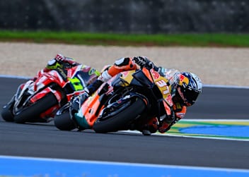 Acosta (KTM) vor Rookie Diogo Moreira