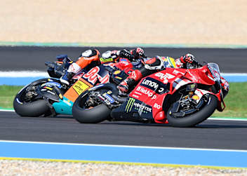 Drei, nicht zwei. Bagnaia und Acosta nehmen Moreira in die Zange